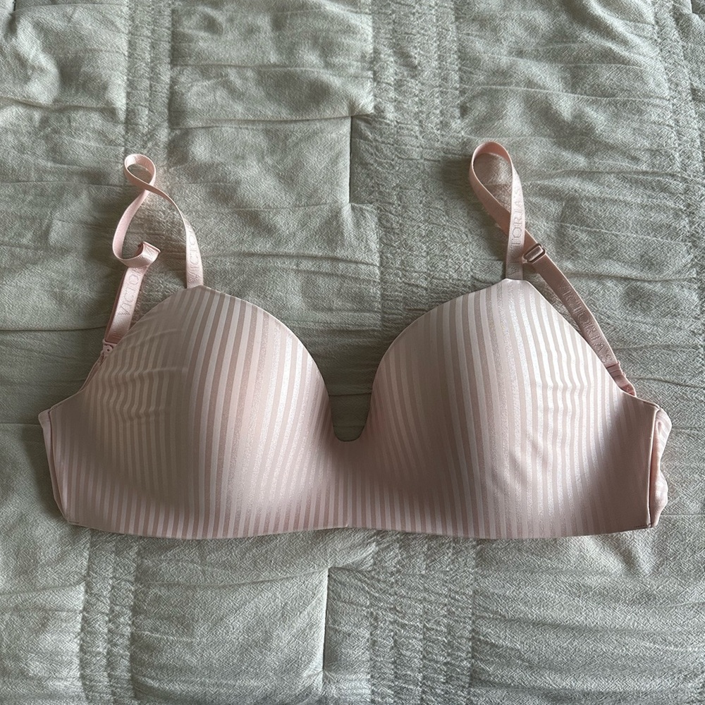 Victoria’s Secret wireless t shirt bra